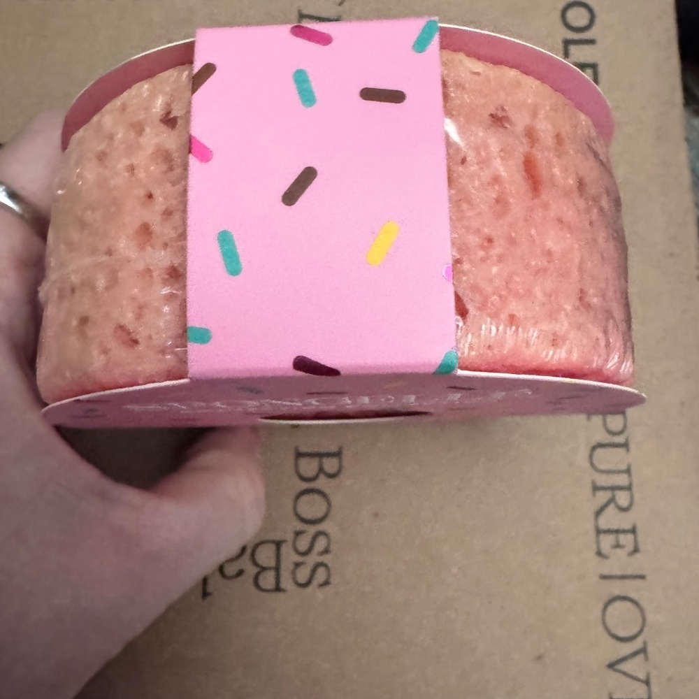 SPONGELLE Pink Donut 🍩 zero calories 14+ WASHES ,STRAWBERRY CAKE - Picture 6 of 8